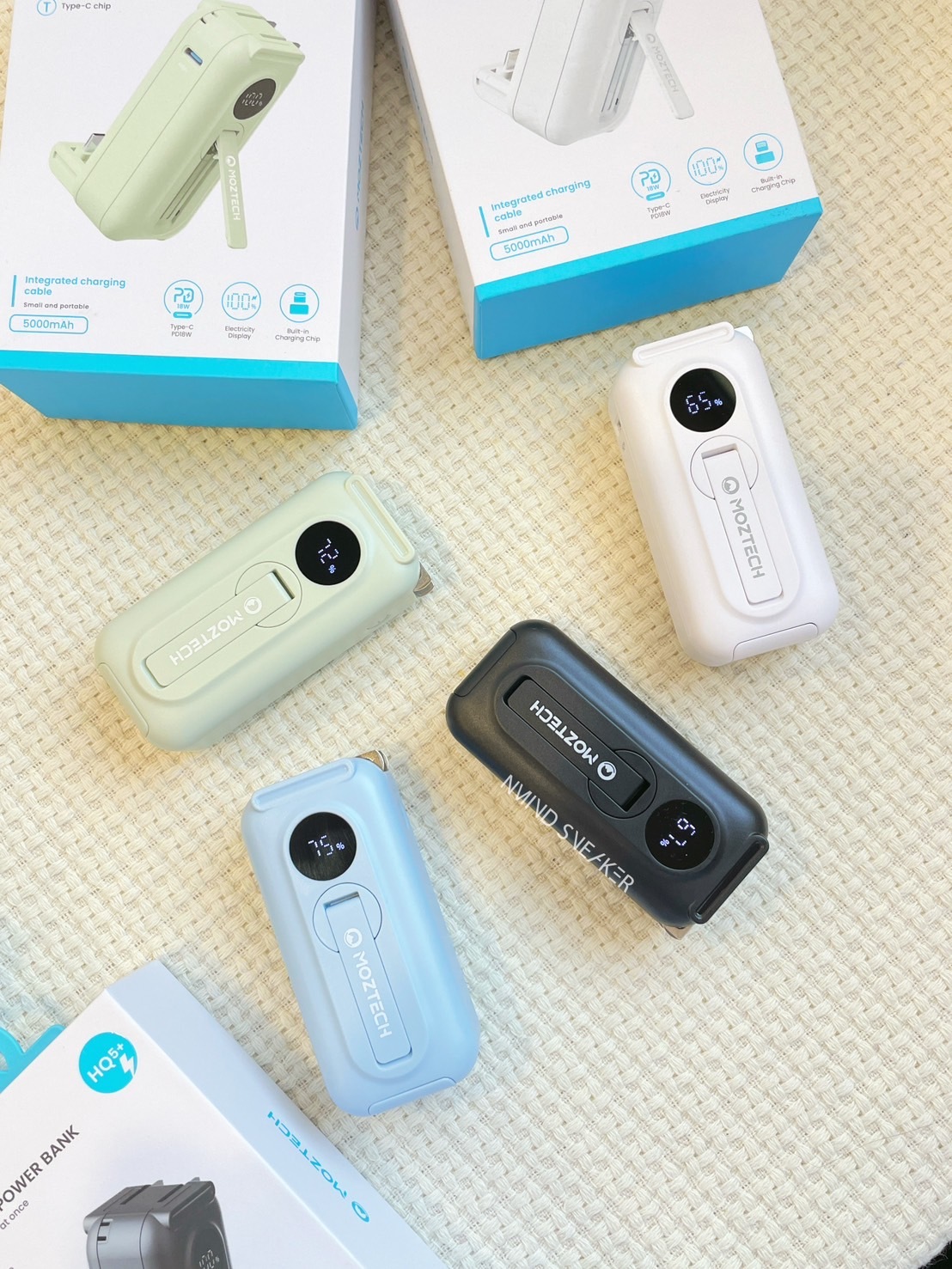 <亂七八糟賣! > MOZTECH® 太空艙 輕巧多功能口袋行動電源 7色