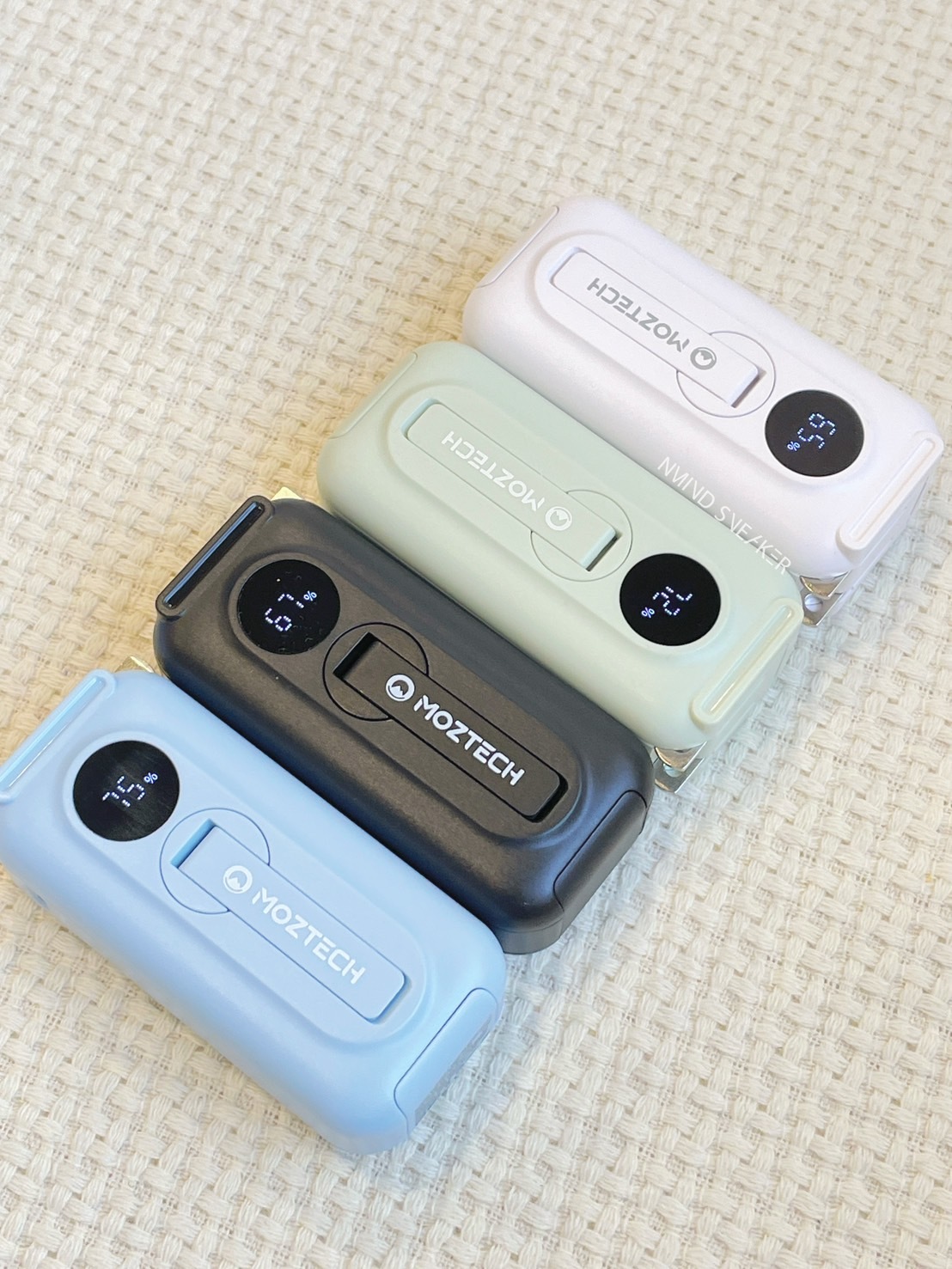 <亂七八糟賣! > MOZTECH® 太空艙 輕巧多功能口袋行動電源 7色