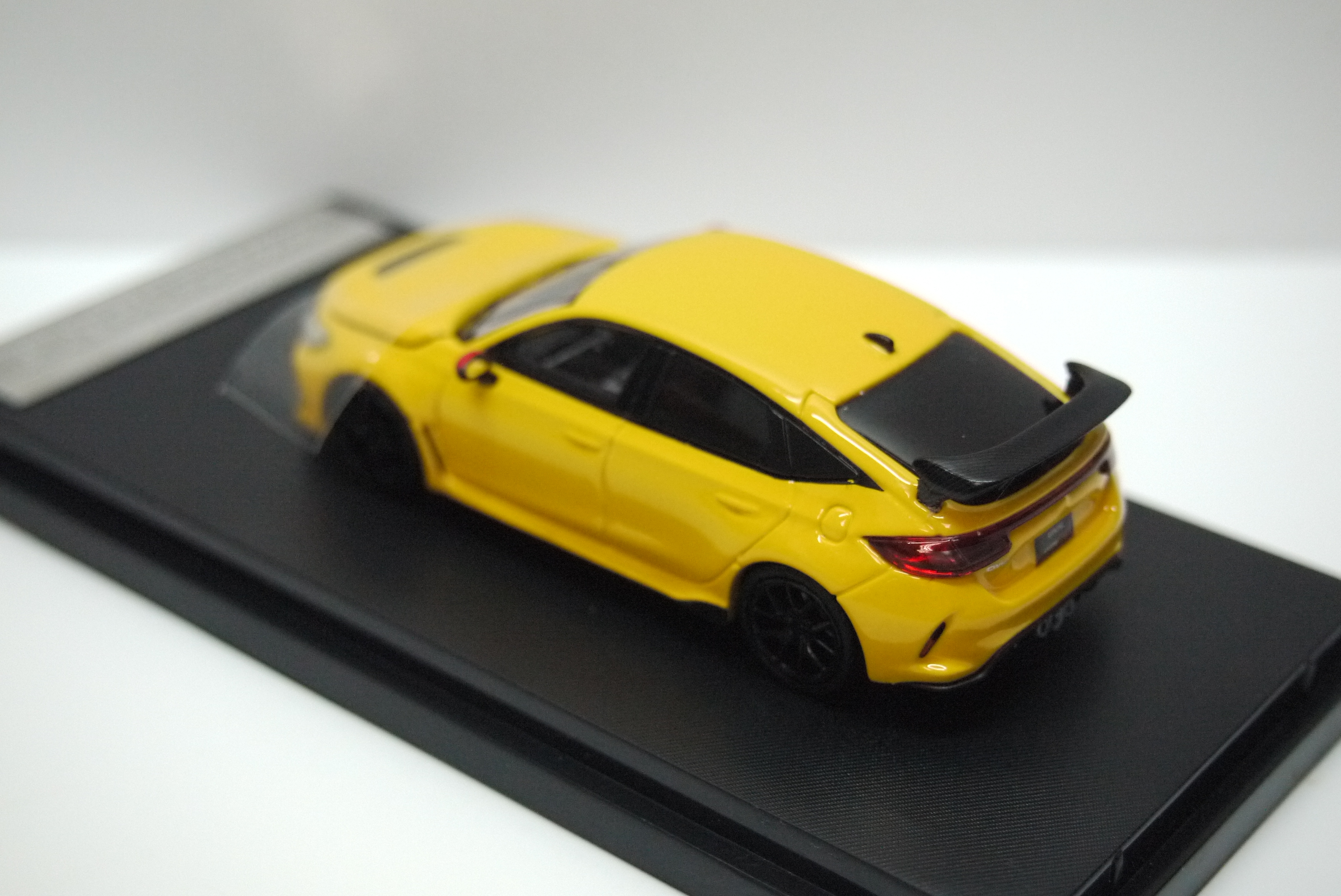 Motorhelix 1:64 Honda Civic Type R FL5 Yellow