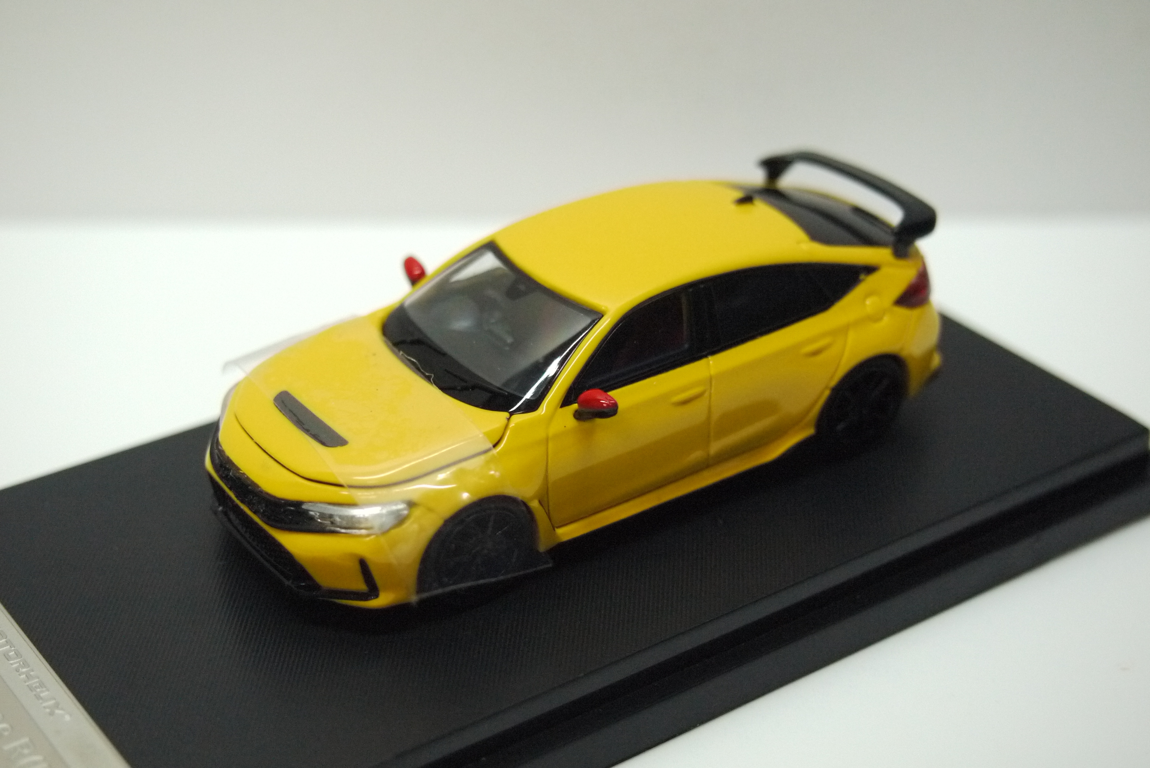 Motorhelix 1:64 Honda Civic Type R FL5 Yellow