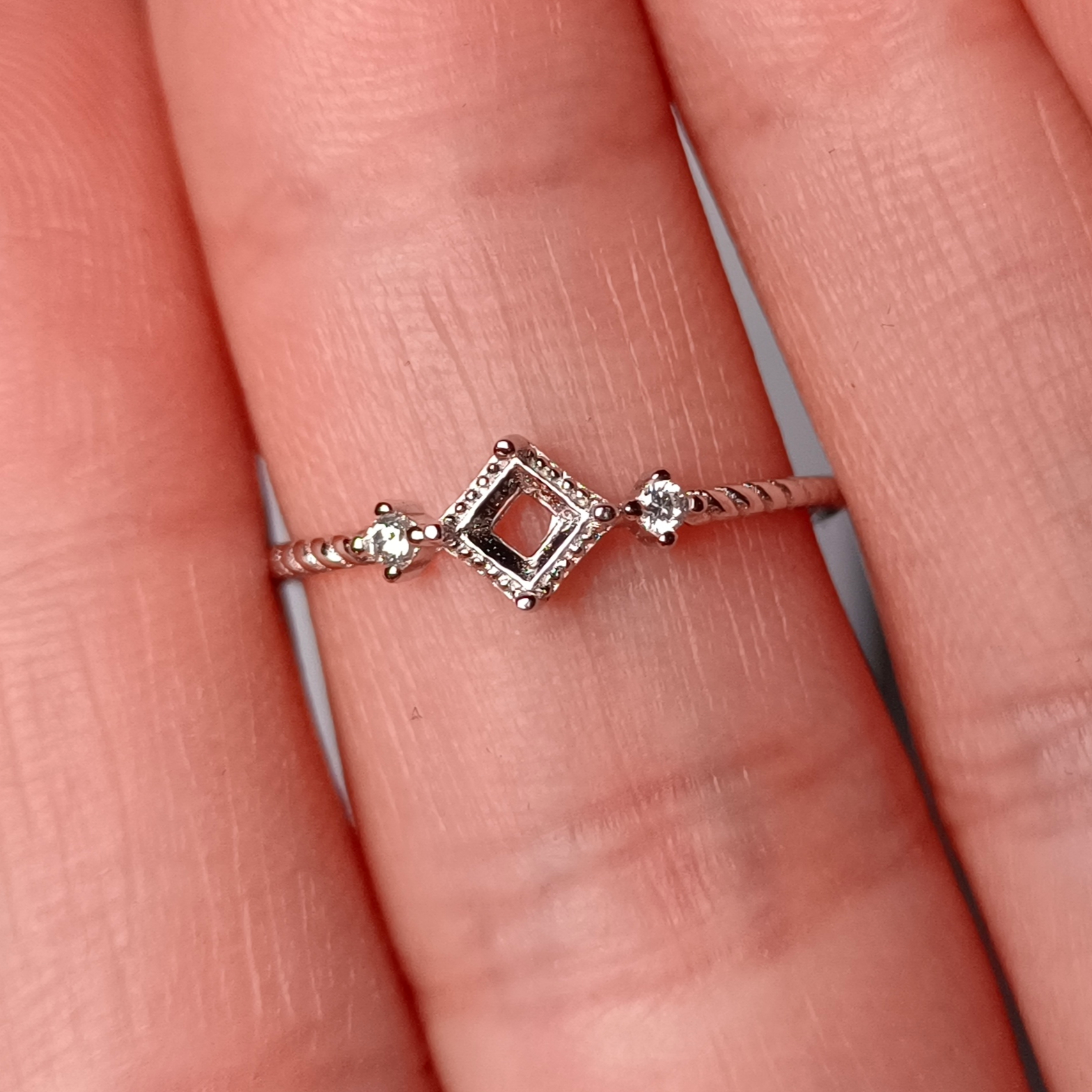 女戒方型3*3mm空托