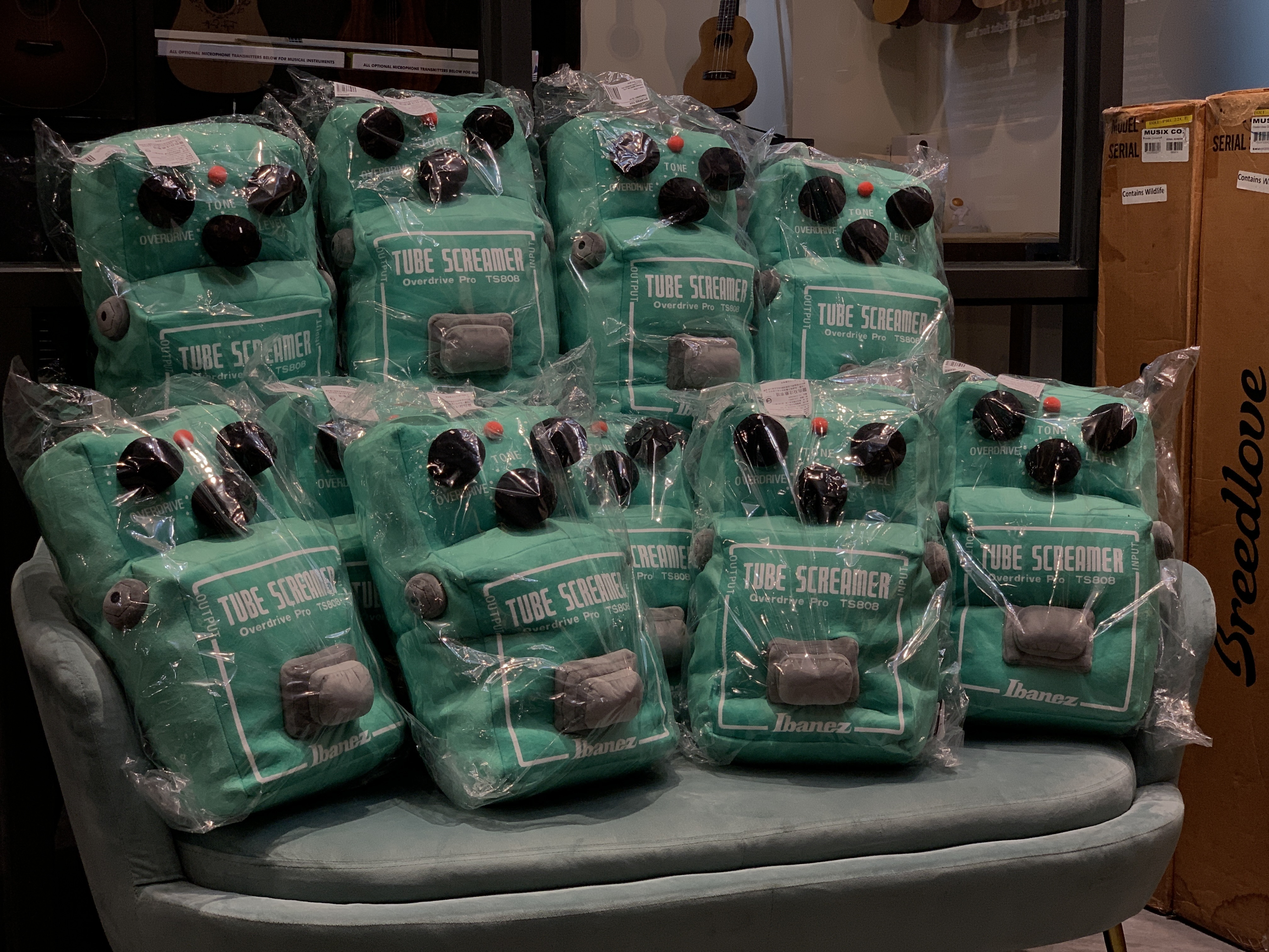 Ibanez TSMAXI001 Tube Screamer Stuffed Toy 抱枕