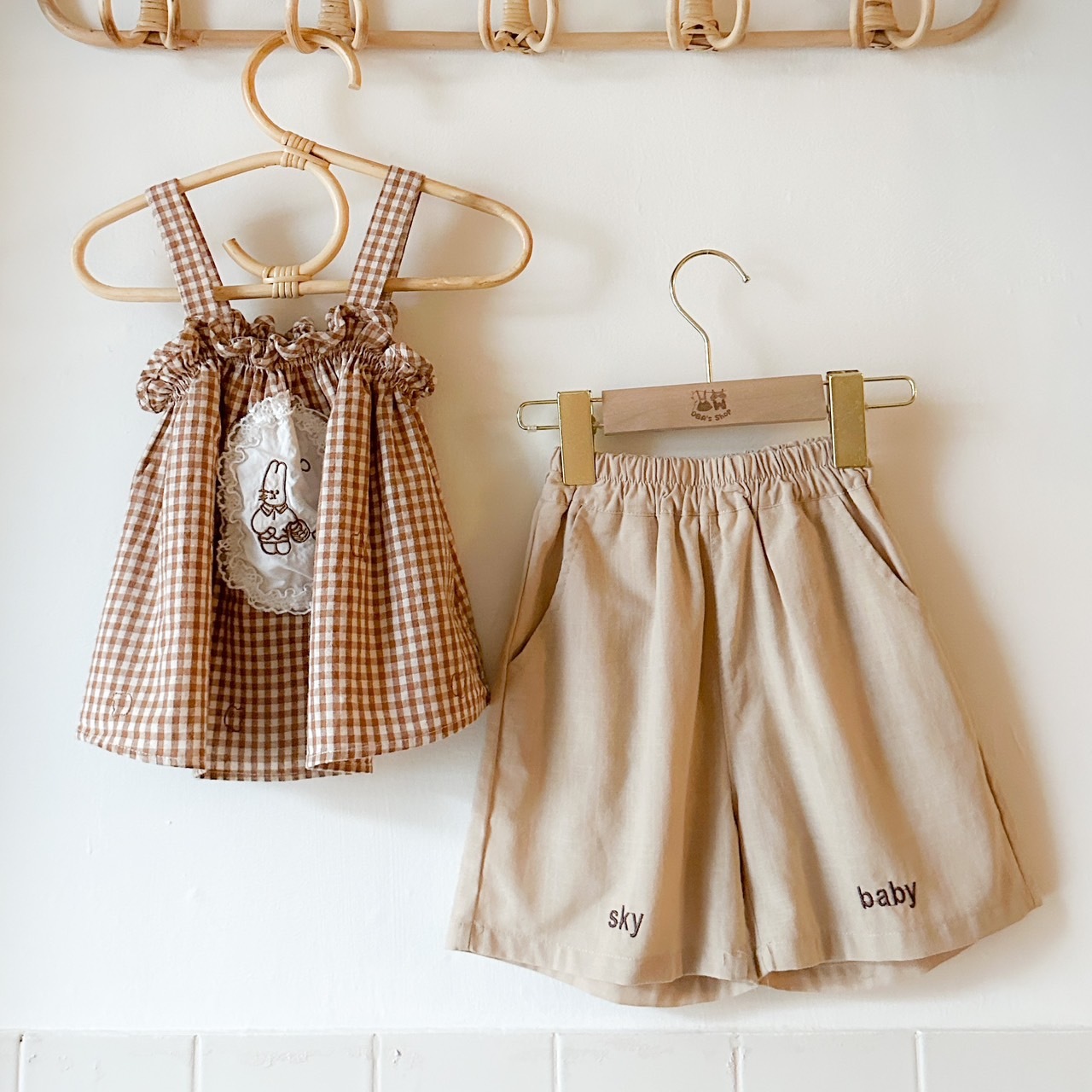 【限量】焦糖格子肩帶背心