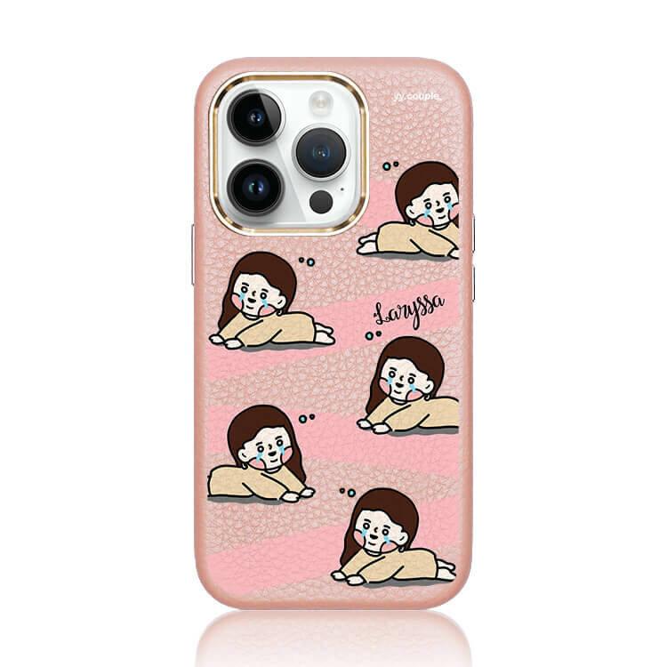 【插畫聯名】挖系小y 不許哭哭 蜜荔粉皮革殼 - (MagSafe) (訂製名字) iPhone客製化手機殼