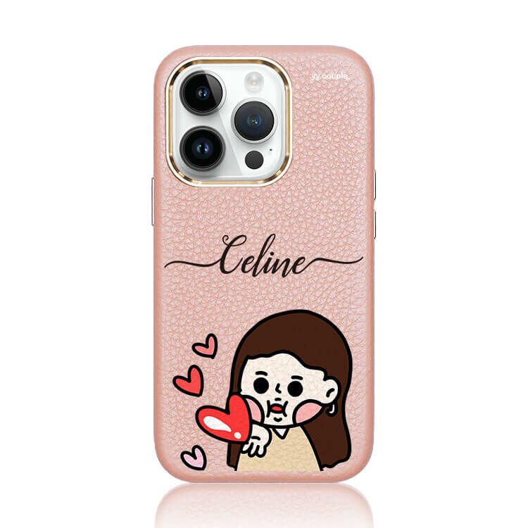 【插畫聯名】挖系小y 戀愛少女 蜜荔粉皮革殼 - (MagSafe) (訂製名字) iPhone客製化手機殼