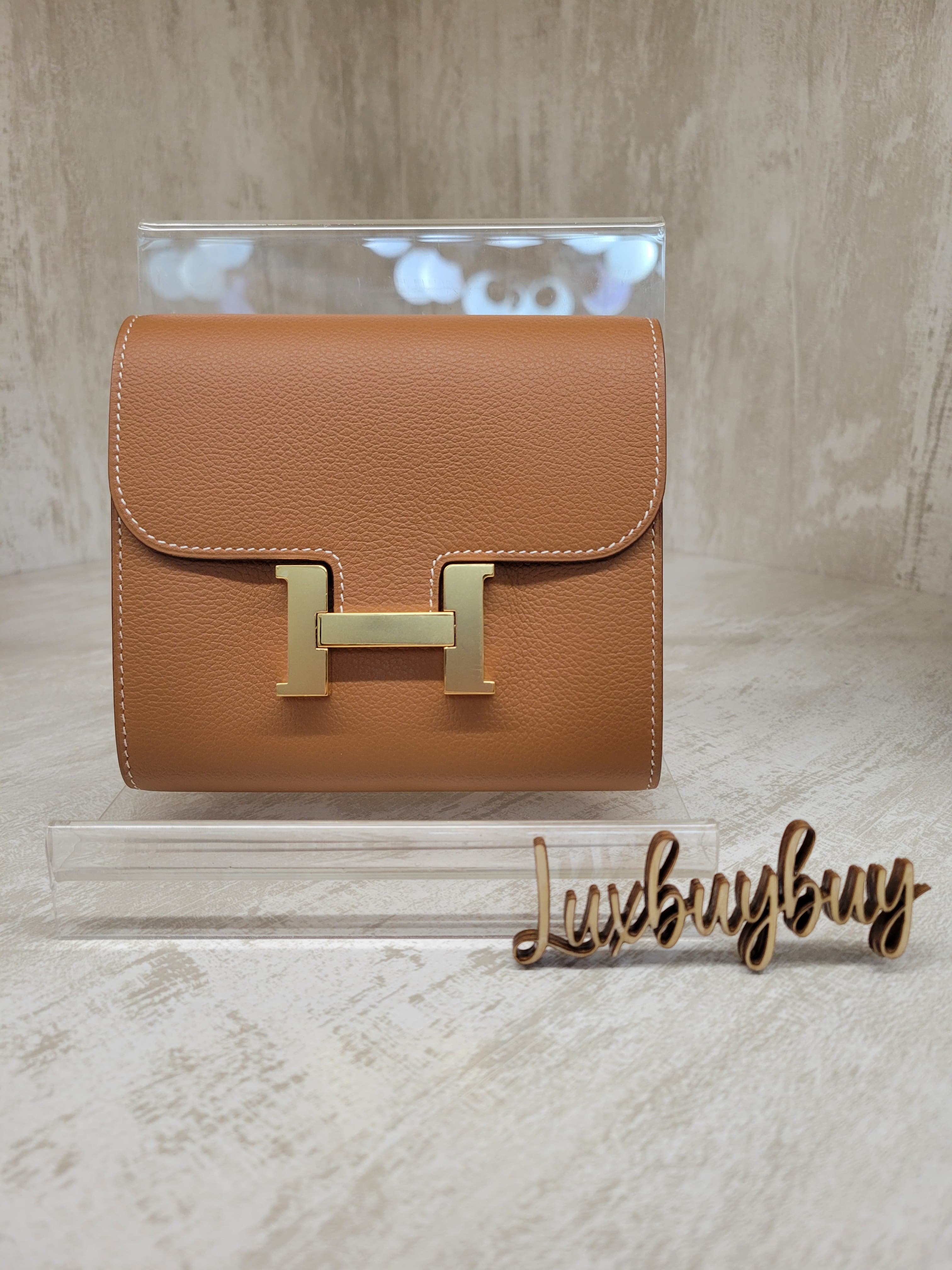 98%NEW CONSTANCE COMPACT WALLET 金棕色金扣