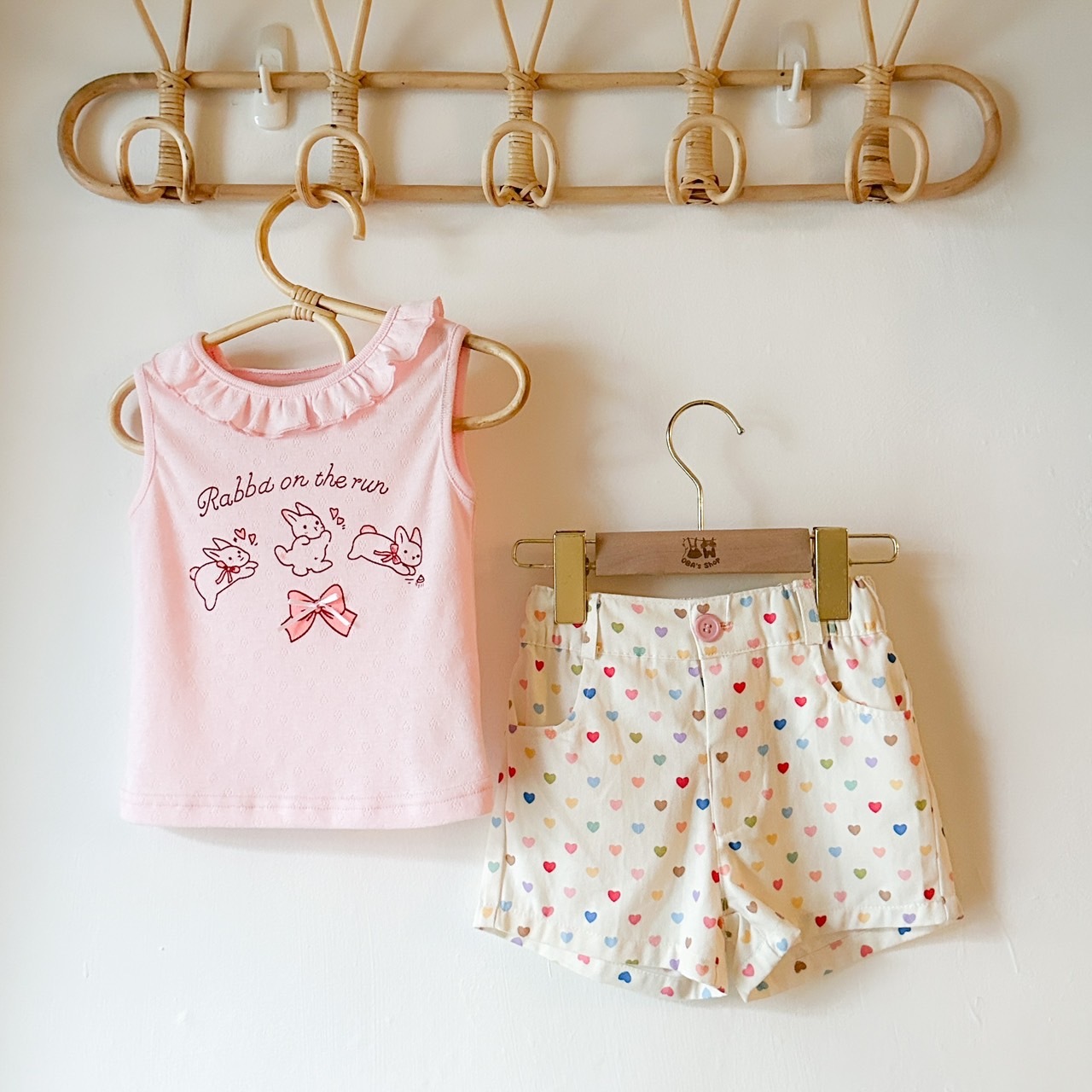 【限量】粉色花邊兔背心