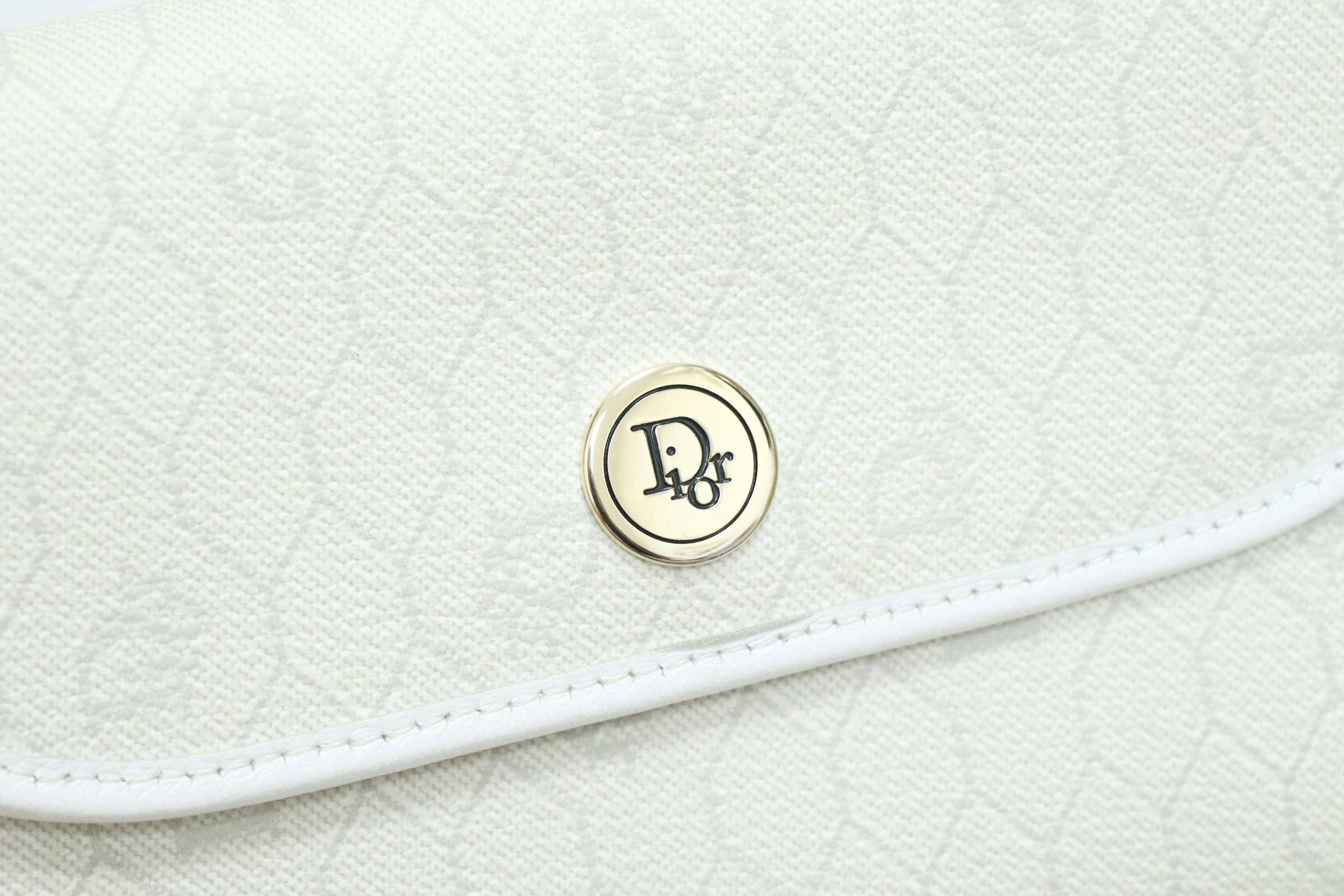 Dior白色斜孭袋🤍