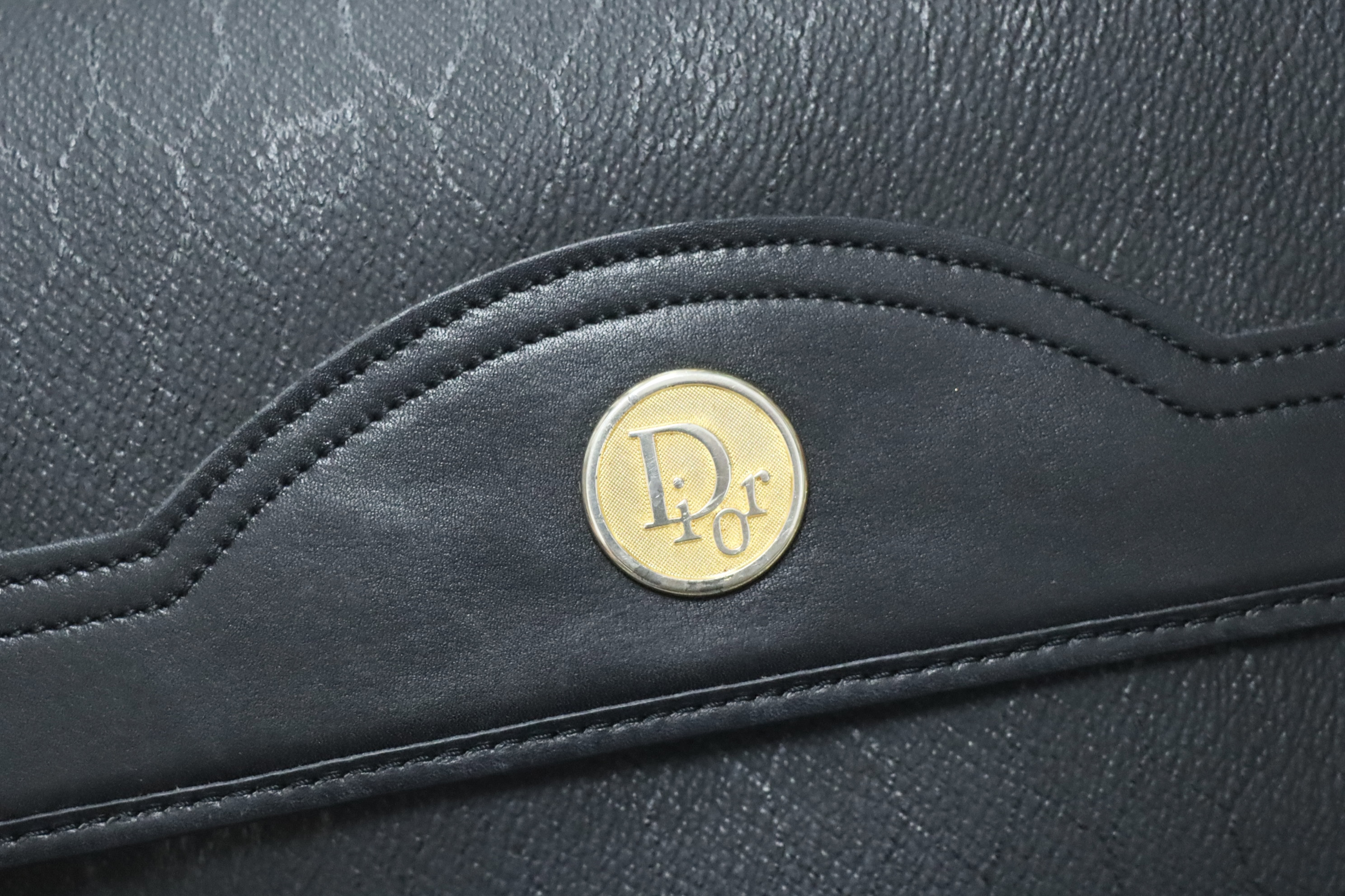 Dior黑色暗花翻蓋斜孭袋仔🖤