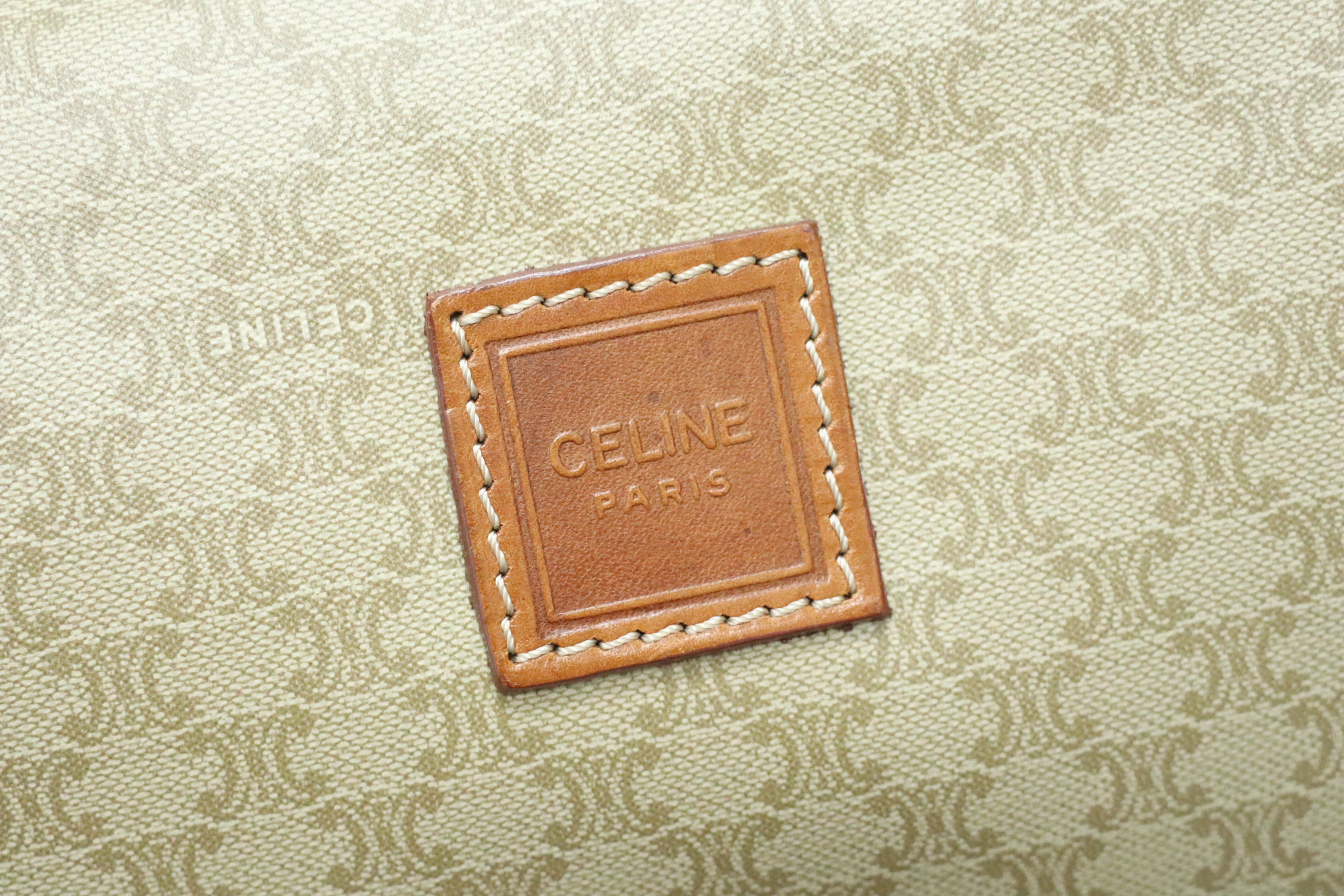 杏色方型 logo M size pouch🤎