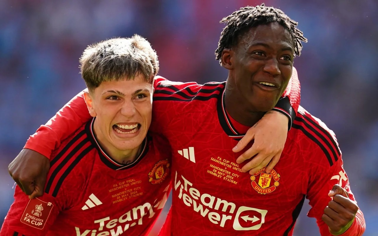 [預訂]23-24曼聯主場足總杯決賽版球衣