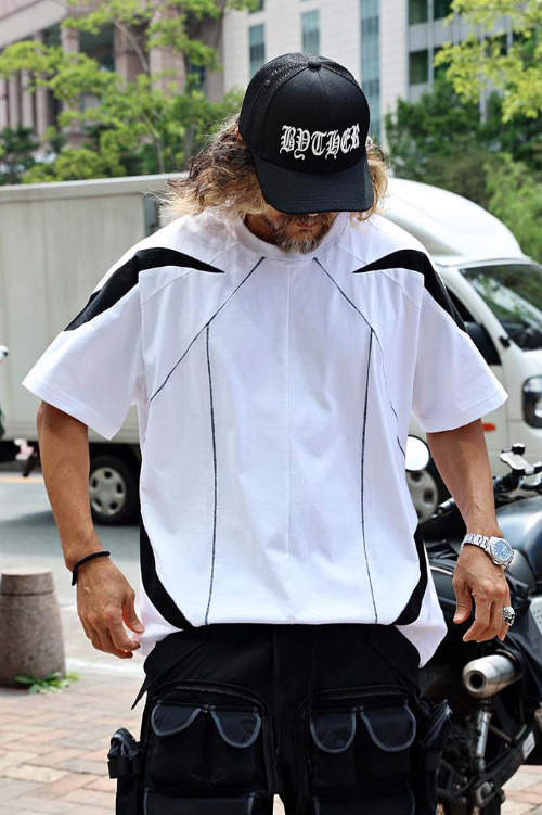 縫線剪裁配色寬鬆短袖T恤