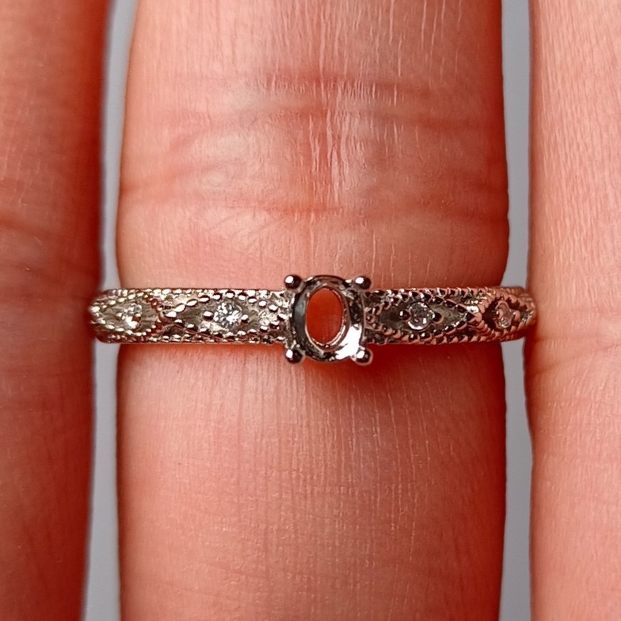 女戒橢圓3*4mm空托