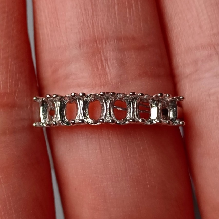 女戒橢圓3*4mm空托