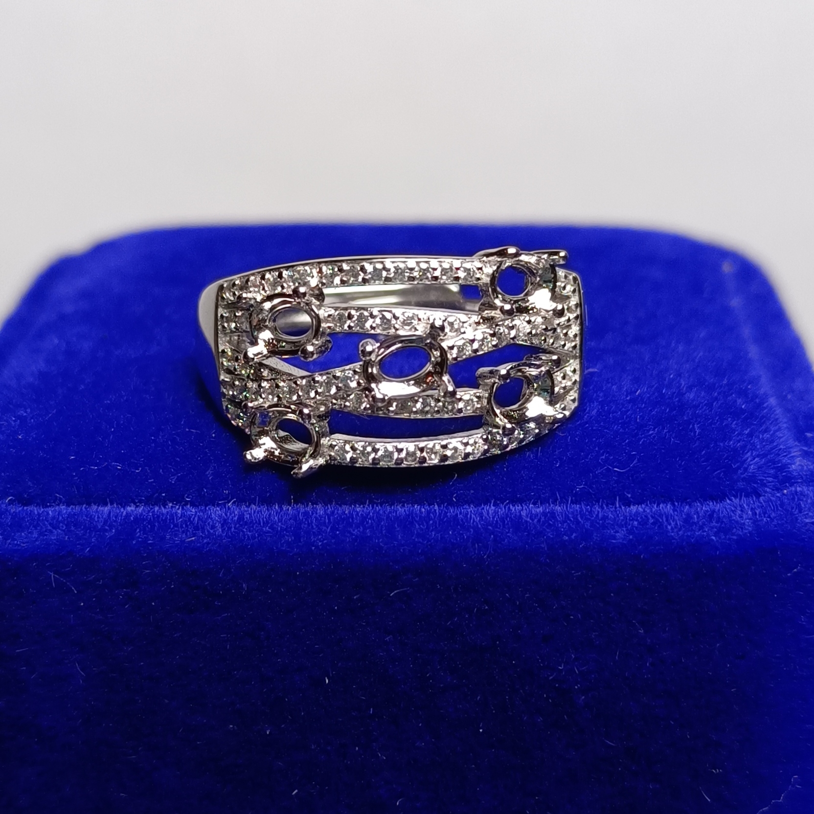 女戒橢圓3*4mm空托