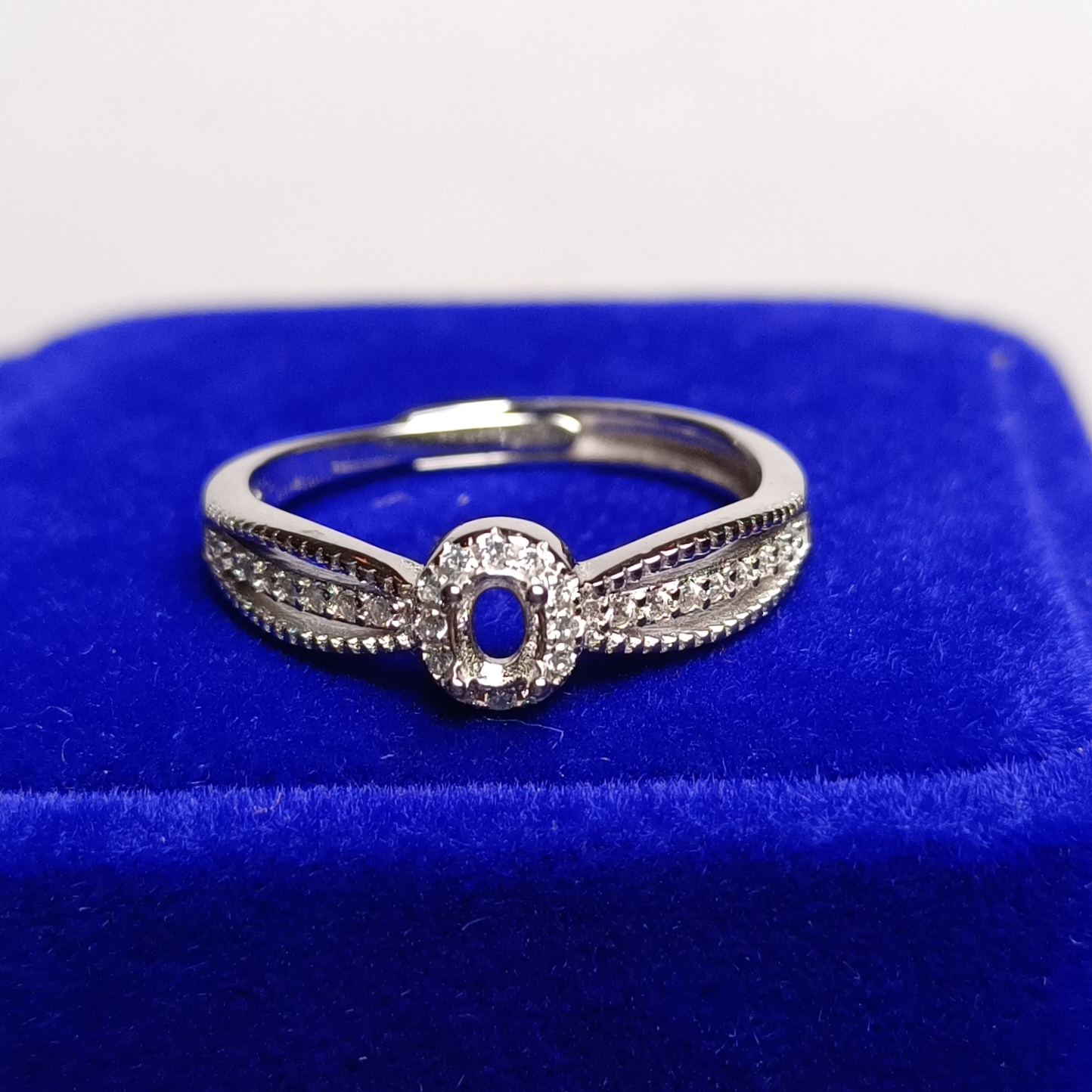 女戒橢圓3*4mm空托