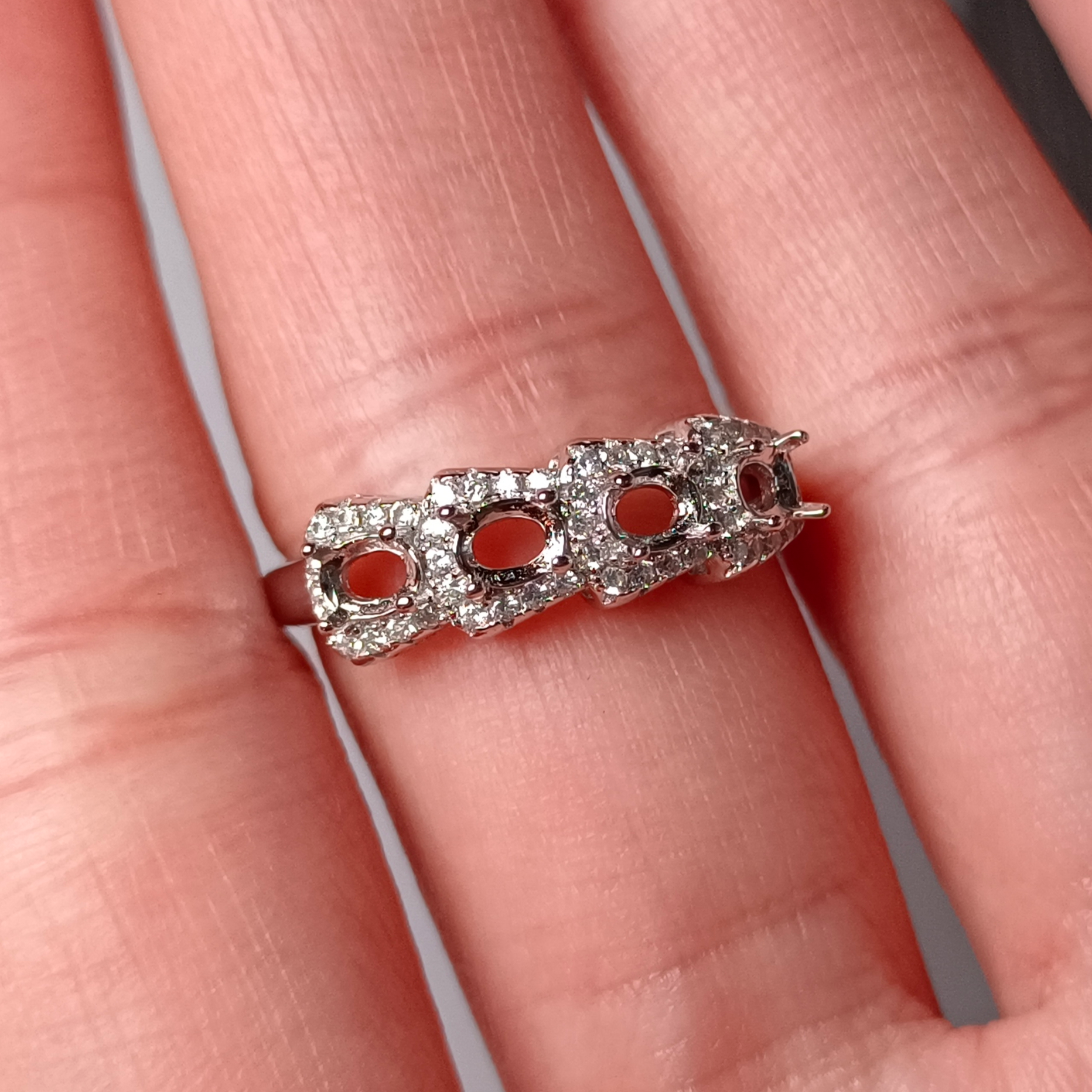 女戒橢圓3*4mm空托