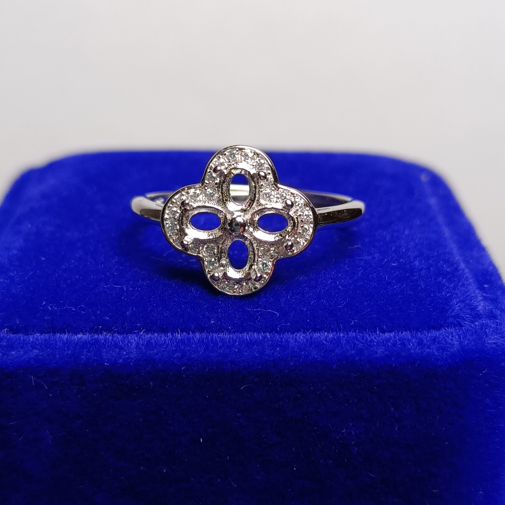 女戒橢圓3*4mm空托