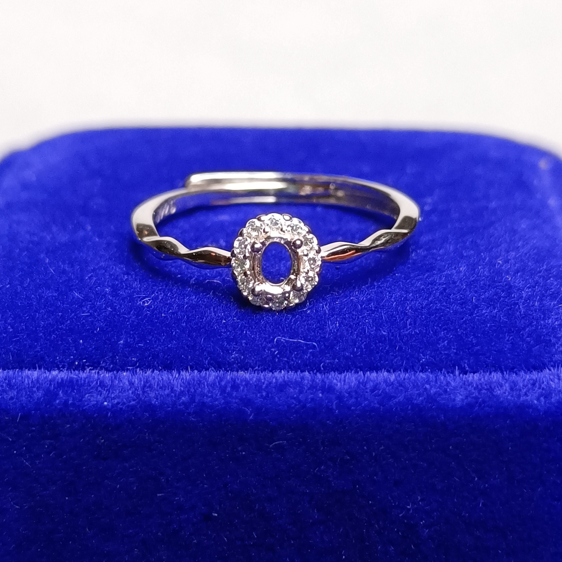 女戒橢圓3*4mm空托