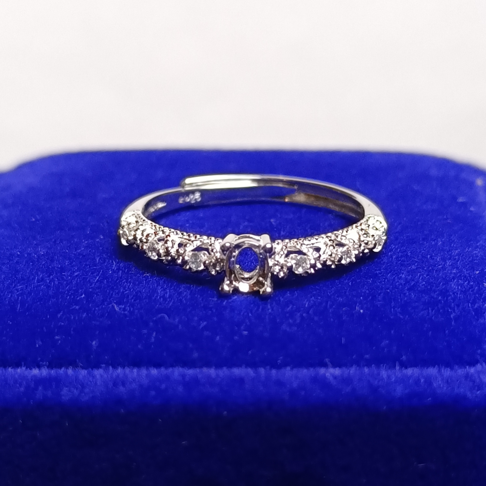 女戒橢圓3*4mm空托