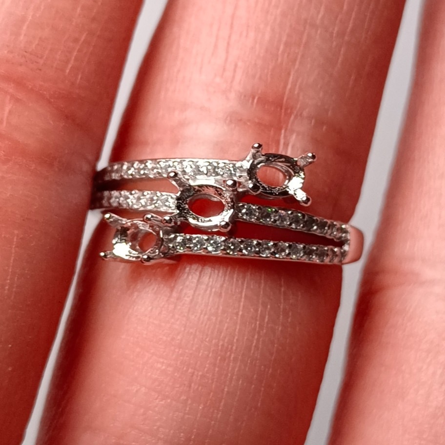 女戒橢圓3*4mm空托