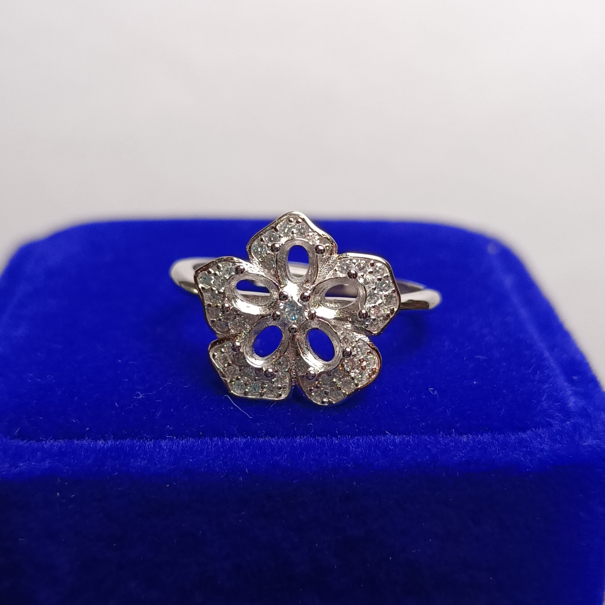 女戒橢圓3*4mm空托