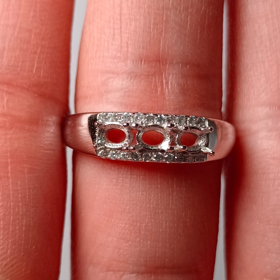 女戒橢圓3*4mm空托