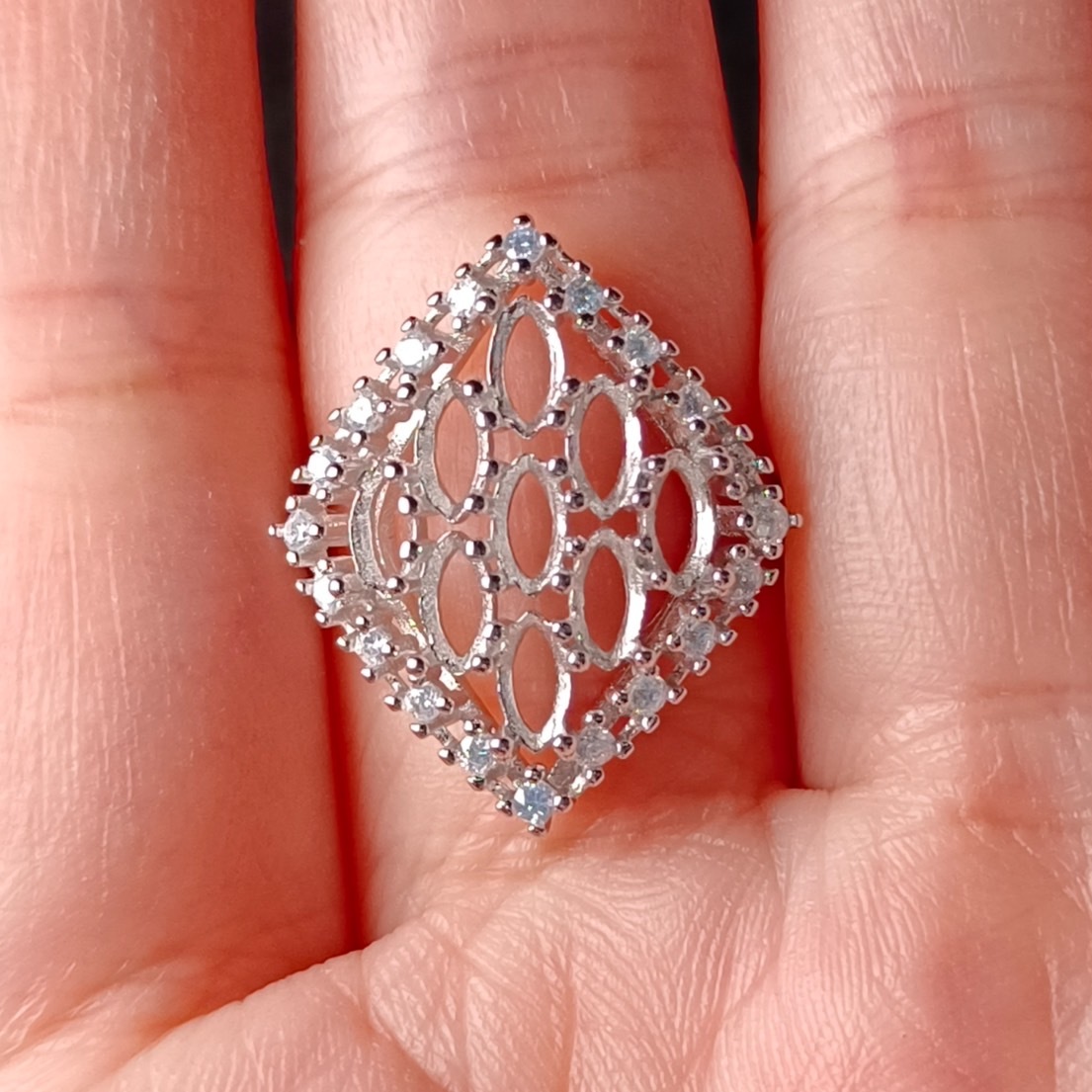 女戒橢圓3*5mm空托