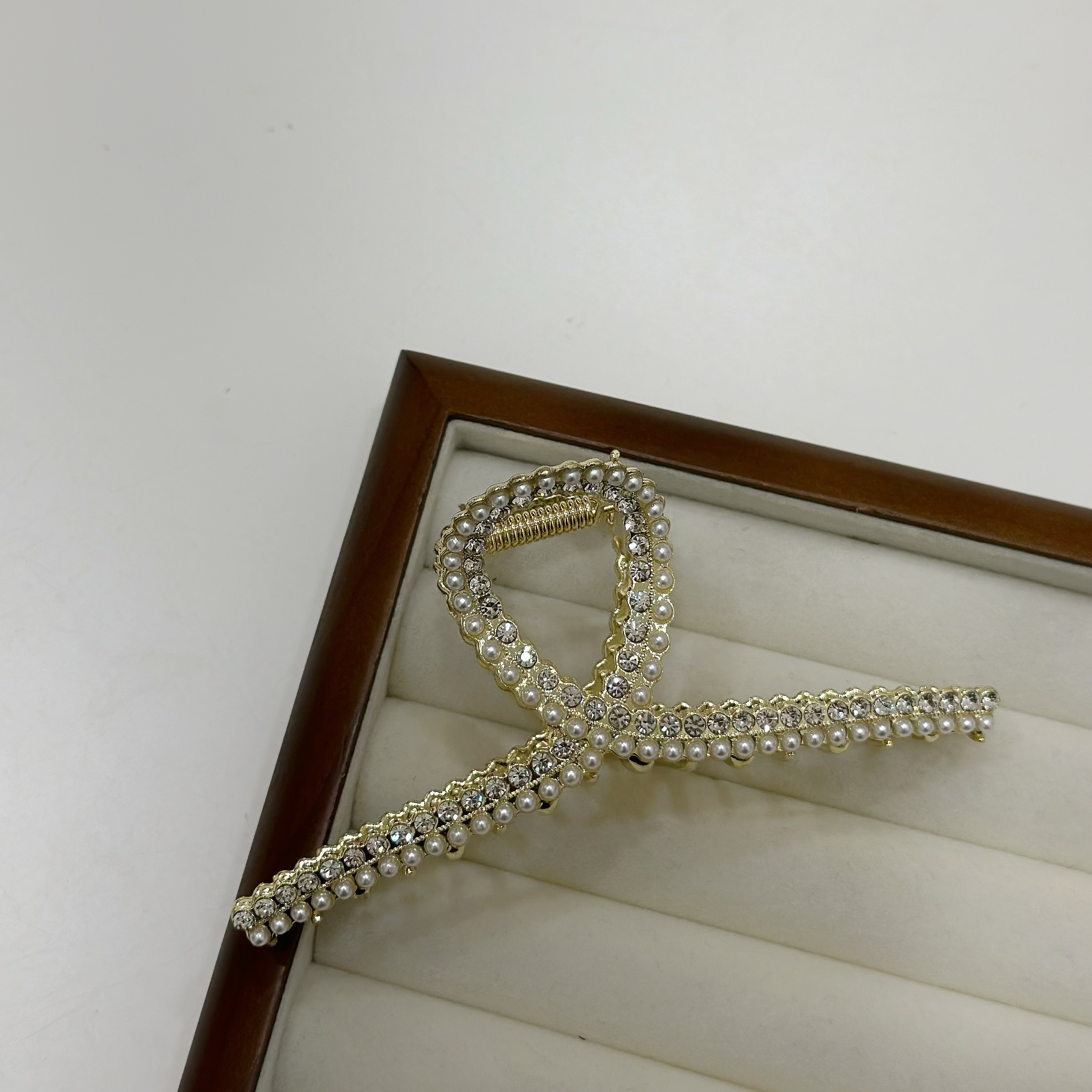 珍珠排鑽金屬鯊魚夾