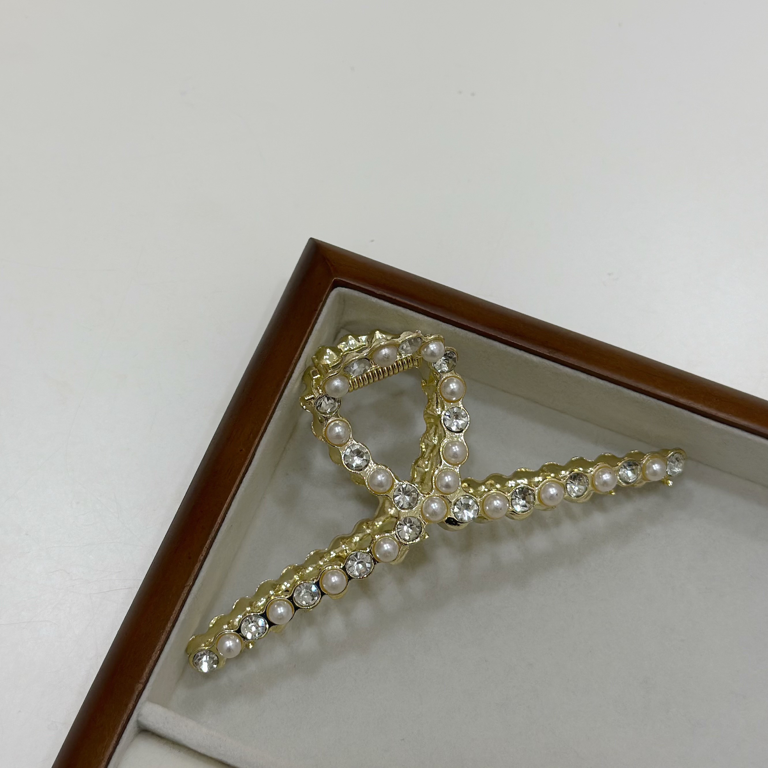 珍珠水鑽金屬鯊魚夾