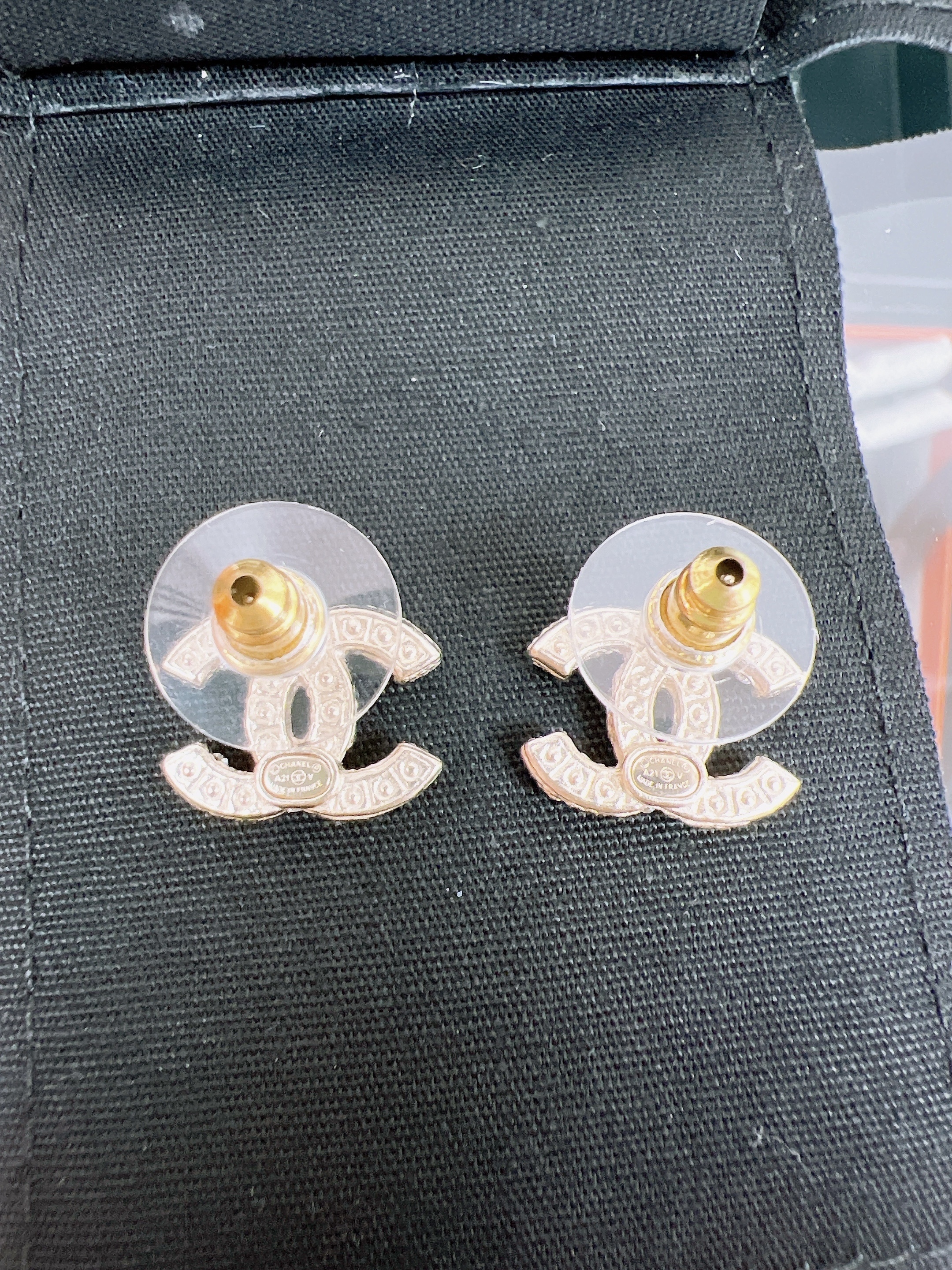 Chanel earrings gold logo 21v