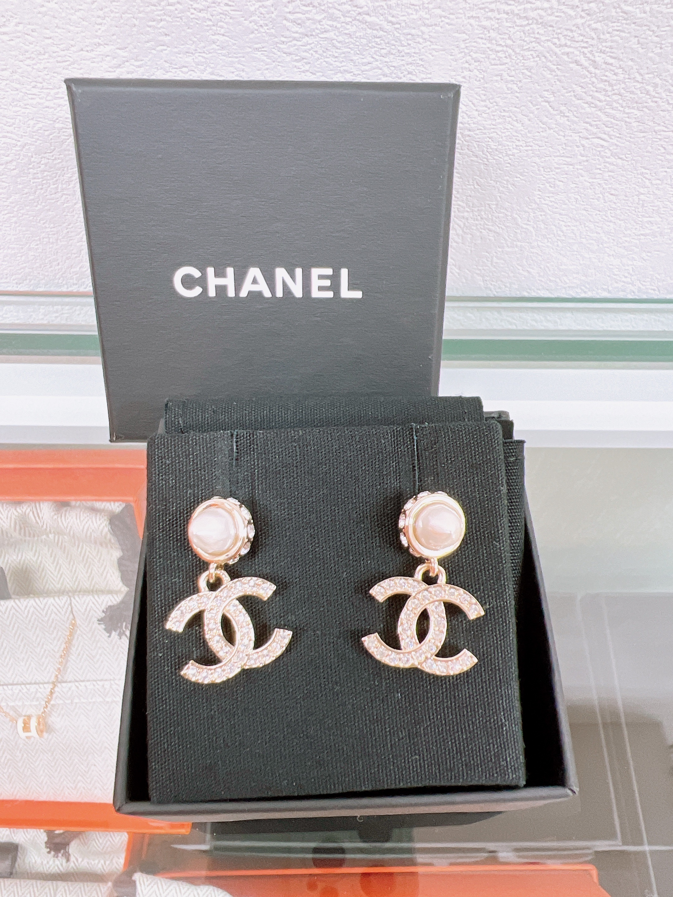 *Unused* Chanel earrings logo pearl pendant 22c