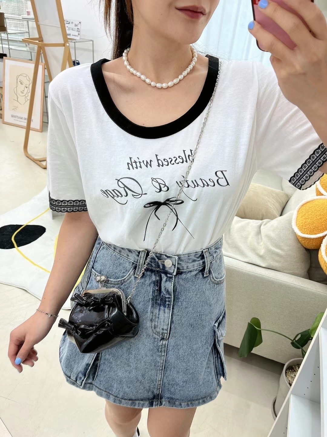 黑圓低領小結簽字t