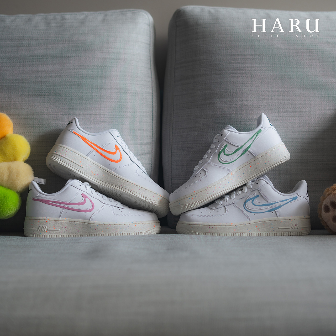 NIKE AIR FORCE 1 AF1 笑臉 鴛鴦勾勾 藍 綠 橘 粉 塗鴉勾勾 手繪 女生復古休閒鞋 HF5721-111