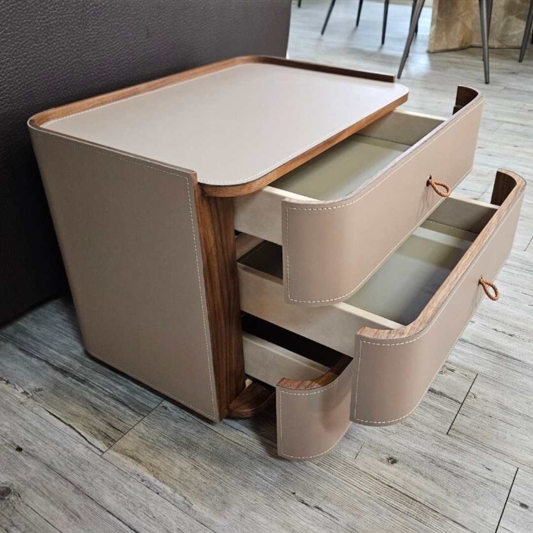 亞麗安娜 | 鞍皮三抽 | 床頭櫃