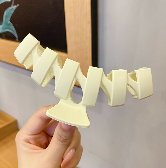 Temperament hairpin (42# irregular beige grab clip)