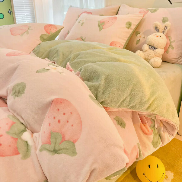Popular four-piece milk velvet bed set (Love Strawberry [constant temperature + warm lock + no static electricity] [1.5-meter bed (four-piece fitted sheet set) suitable for 200*230cm quilt core])