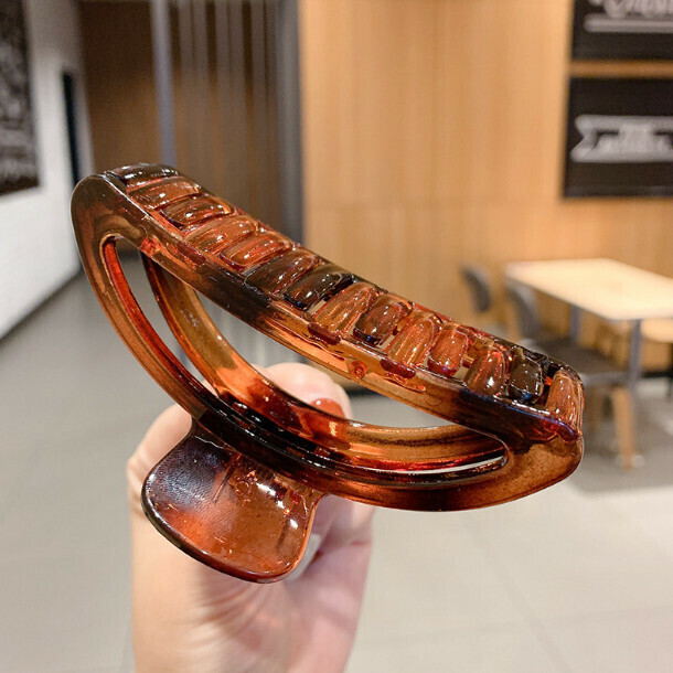 激抵抓夾髮卡頭飾髮夾（琥珀色D字夾）