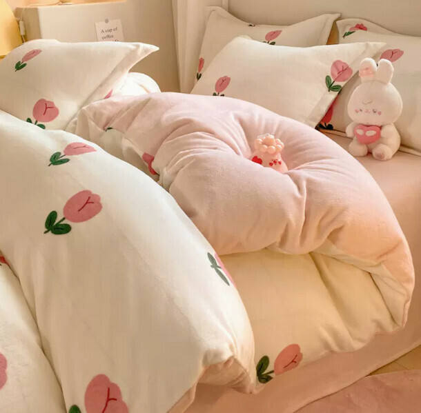 Popular four-piece milk velvet bed set (pink tulip [constant temperature + warm lock + no static electricity] [1.5-meter bed (four-piece fitted sheet set) suitable for 200*230cm quilt core])