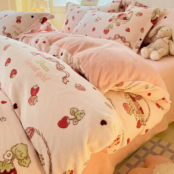 Popular four-piece milk velvet bed set (Strawberry Flower Language [constant temperature + warm lock + no static electricity] [1.5-meter bed (four-piece fitted sheet set) suitable for 200*230cm quilt core])