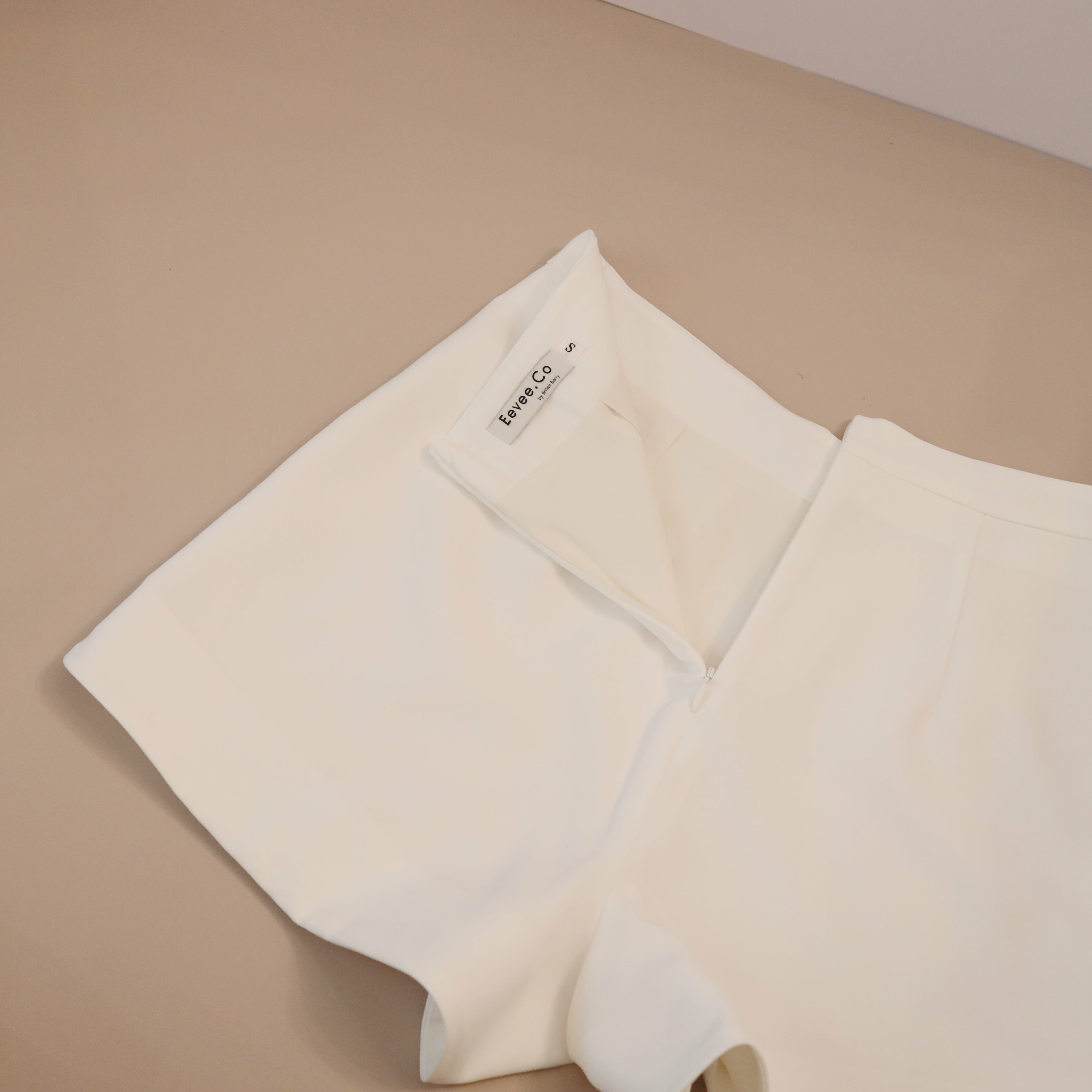 現貨 7028 米白西裝短褲