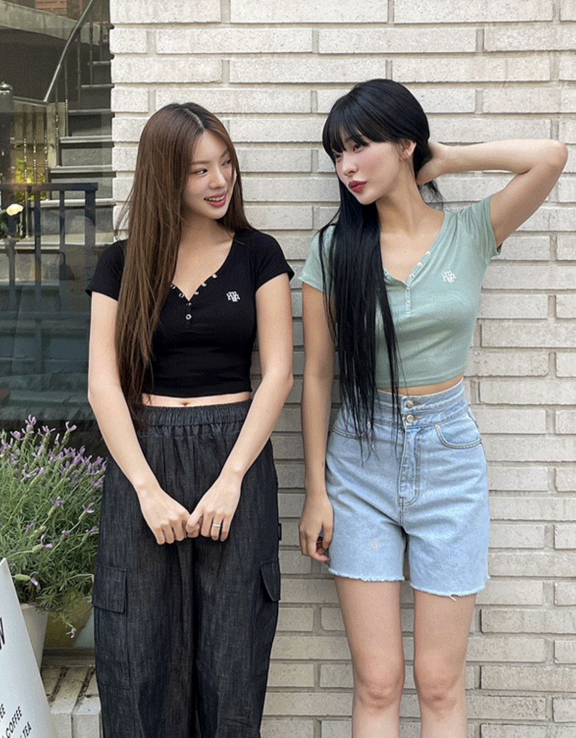 預訂｜MUAHMUAH Logo Stitch Button Crop Half T-Shirt (3 COLOR)