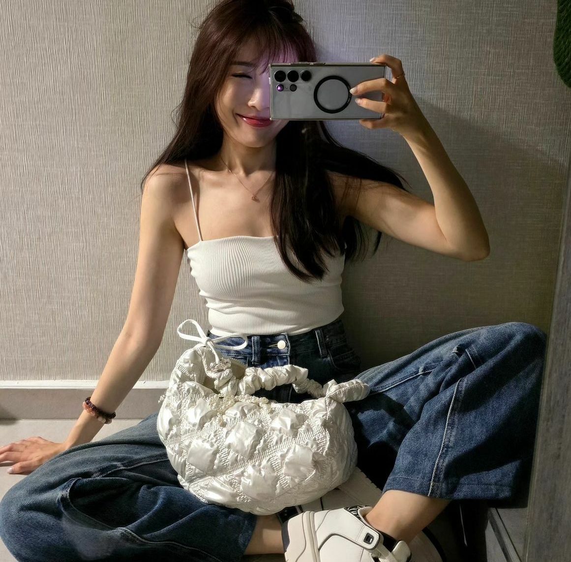 Carlyn Cozy Glow Bag (M)