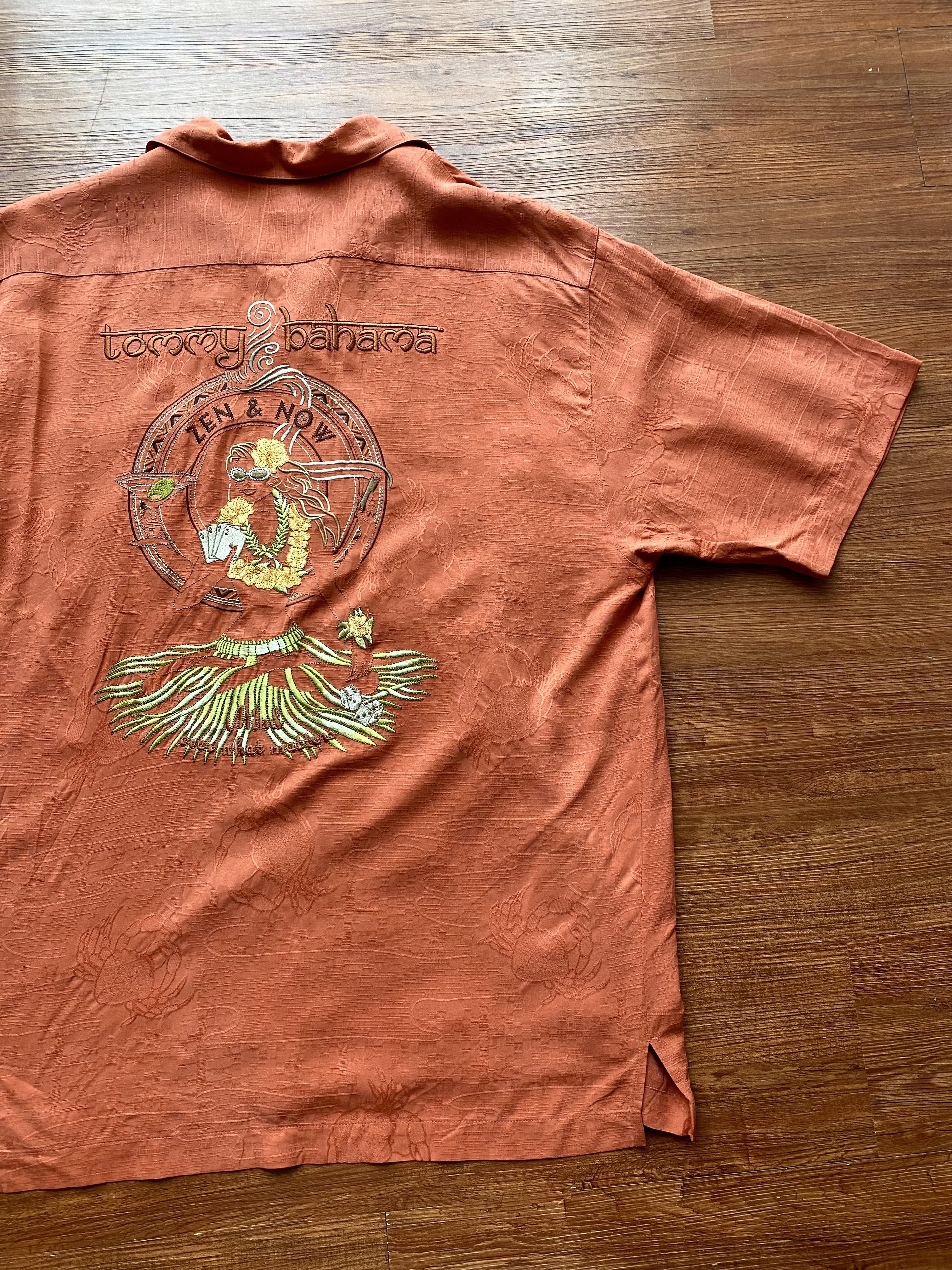 TOMMY BAHAMA Aloha shirts / 背後刺繡暗紋襯衫-橘紅