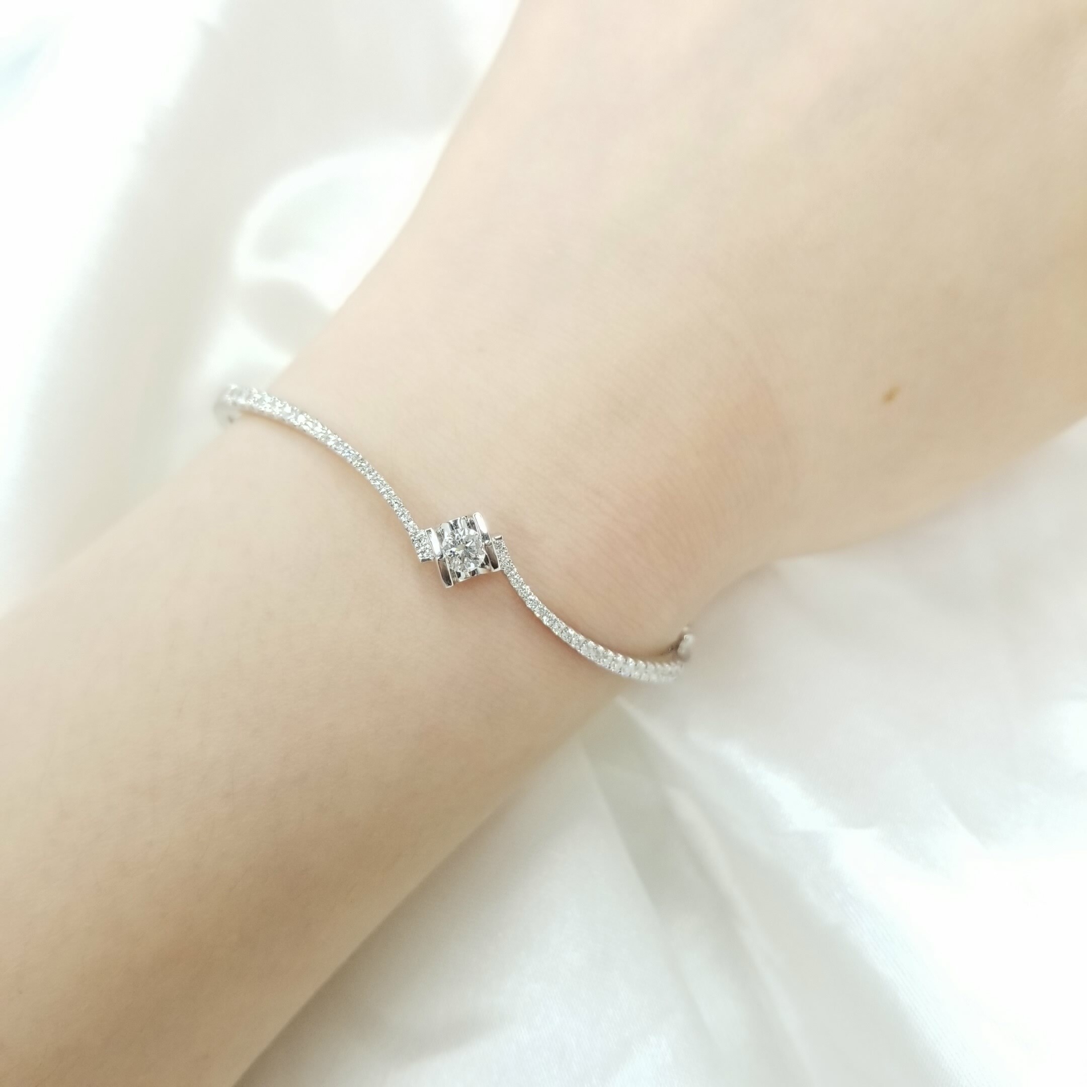 全新18K白金【單粒21份鑽石】 配小鑽共62份鑽石手鈪