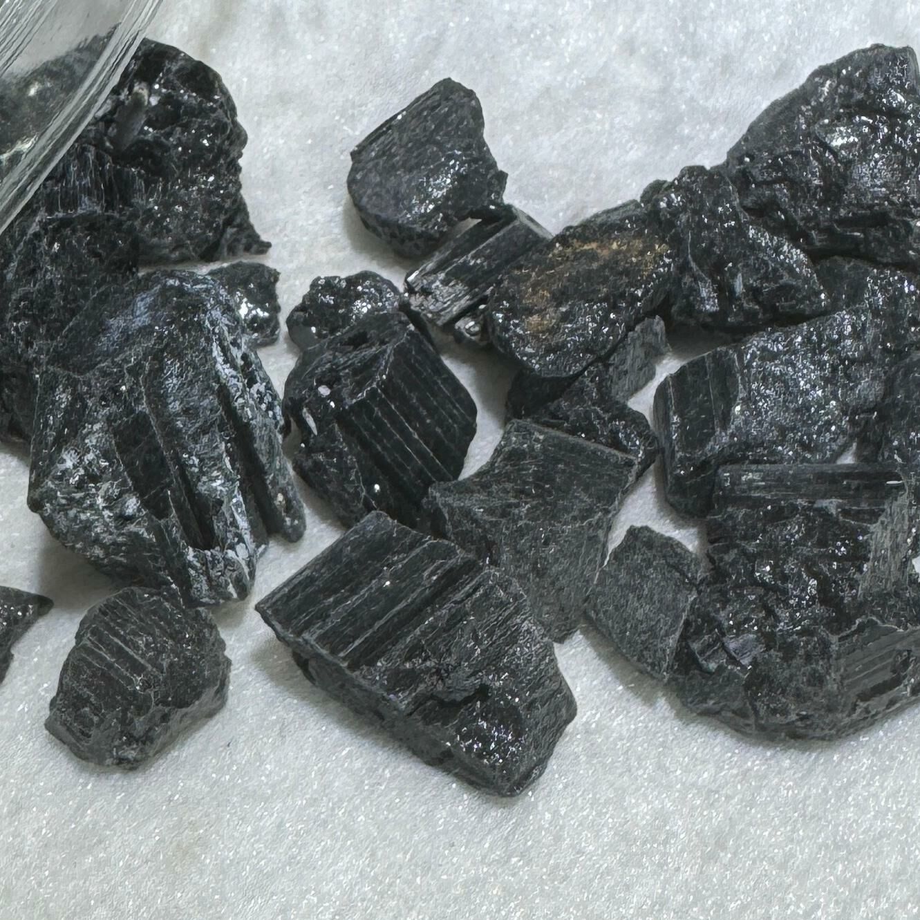 黑碧璽 原石粒 120g +/-