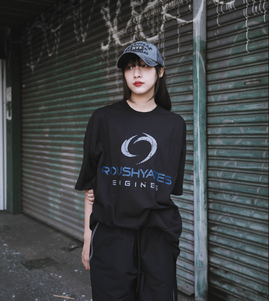 JIN UNIVERSAL ROUSHYATES  短袖 上衣 "平價系列“