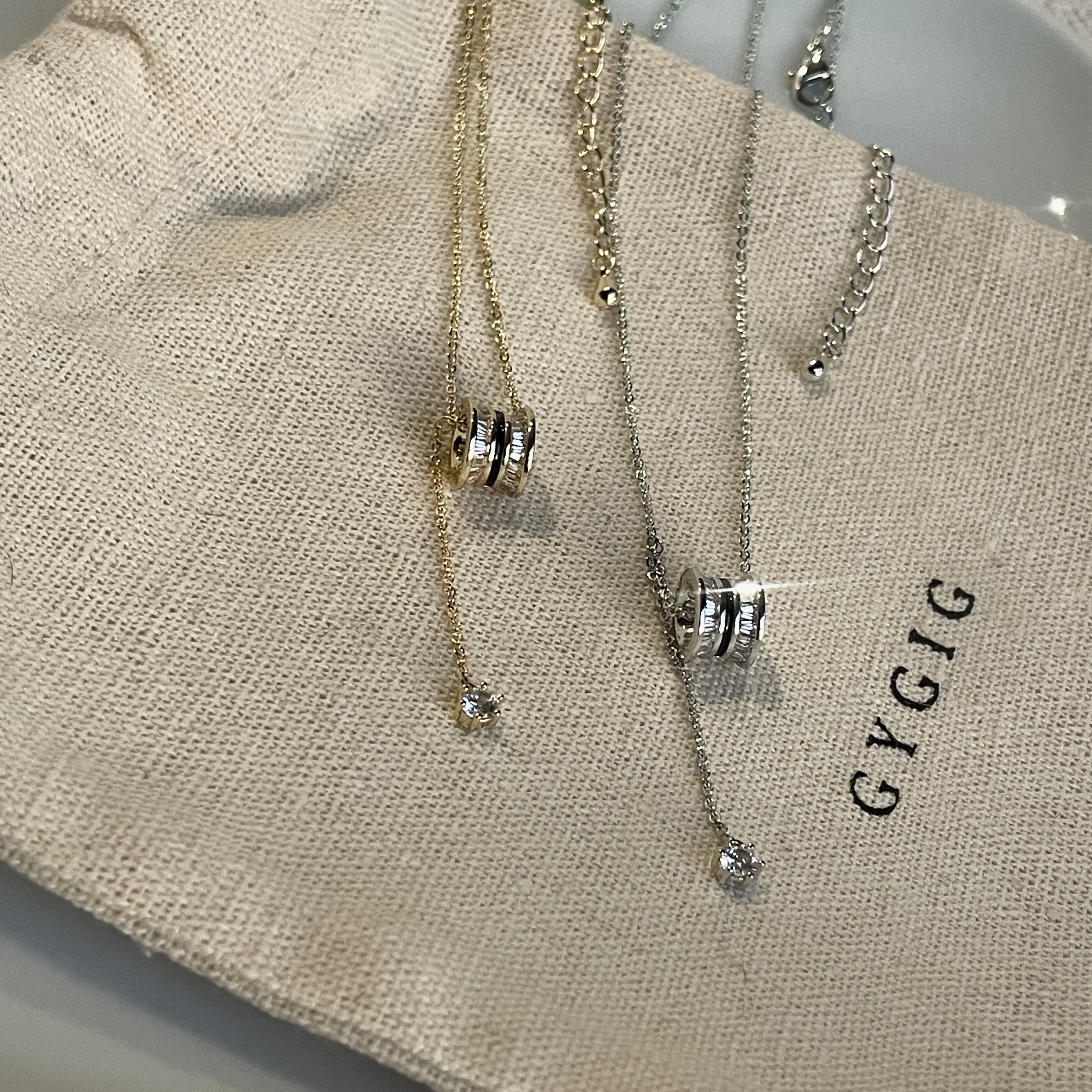 18k晶透黑金銀水鑽小蠻腰”吊墜項鍊