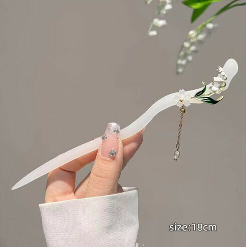 Lily of the valley hairpin plate hairpin [B37 white wind chime tassel] 