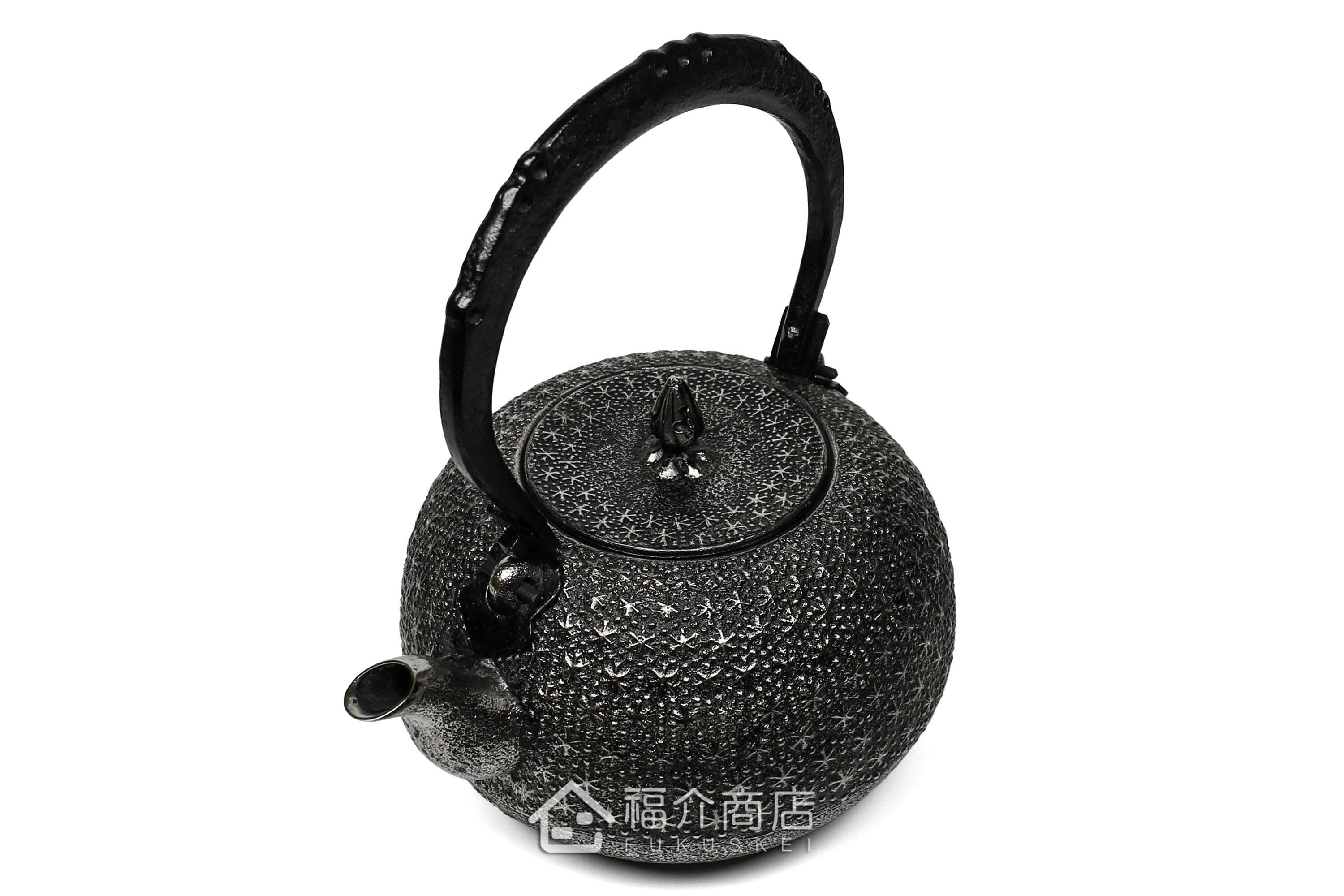 泡茶煮水用的布團型本龜甲紋砂鐵壺